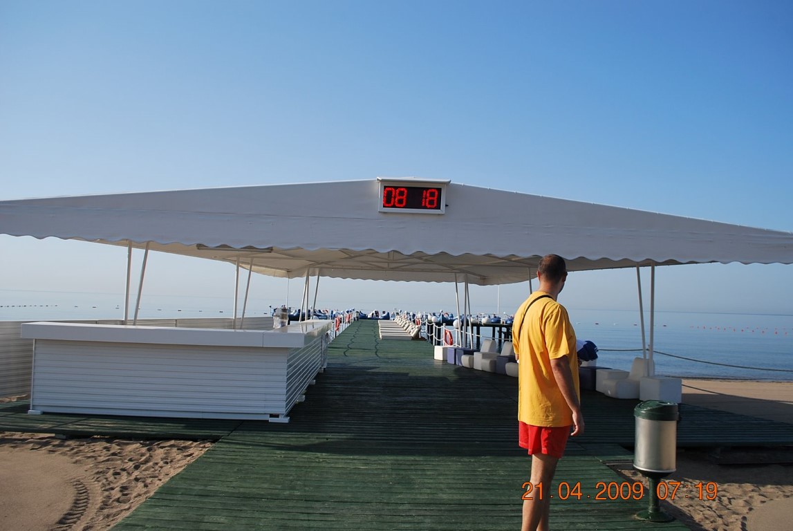 imagini hotel TITANIC LARA